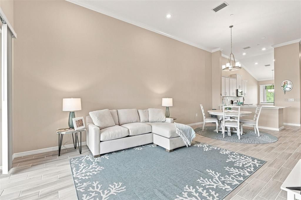 For Sale: $250,000 (2 beds, 2 baths, 1616 Square Feet)