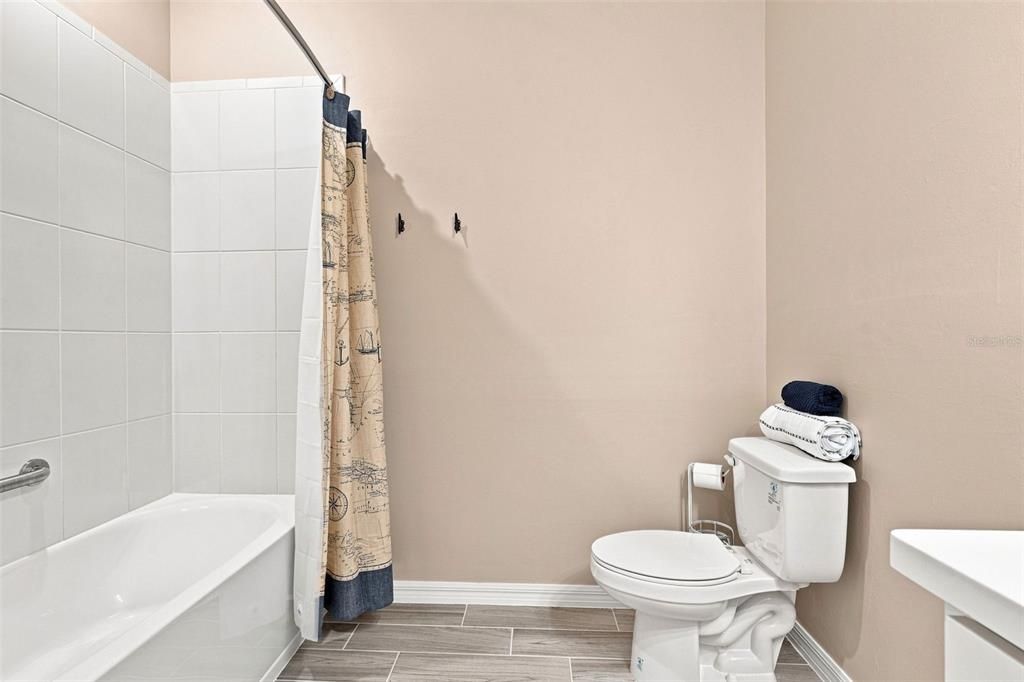 For Sale: $250,000 (2 beds, 2 baths, 1616 Square Feet)