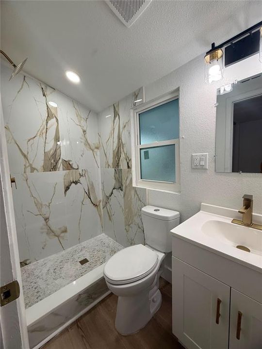 Activo con contrato: $560,000 (4 camas, 3 baños, 1664 Pies cuadrados)