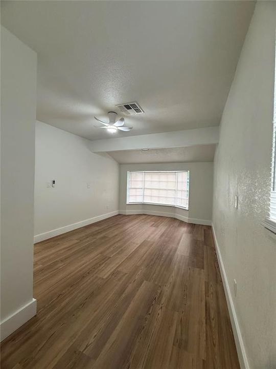 Activo con contrato: $560,000 (4 camas, 3 baños, 1664 Pies cuadrados)