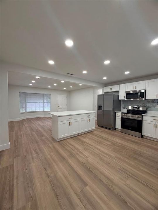 Activo con contrato: $560,000 (4 camas, 3 baños, 1664 Pies cuadrados)