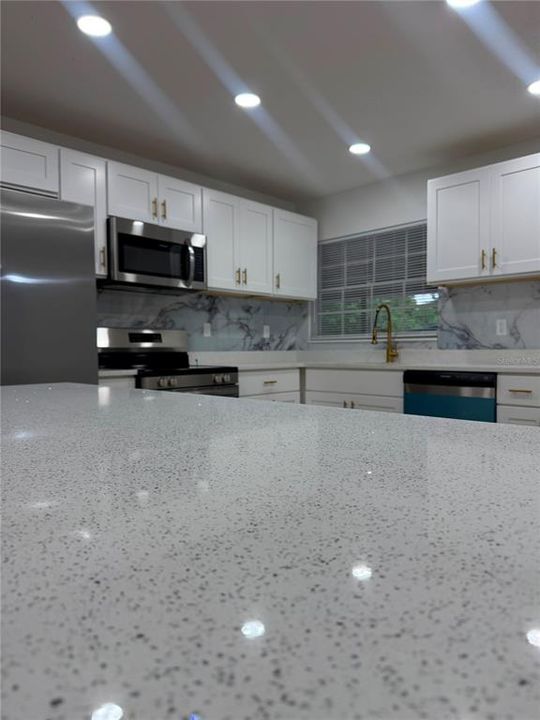 Activo con contrato: $560,000 (4 camas, 3 baños, 1664 Pies cuadrados)
