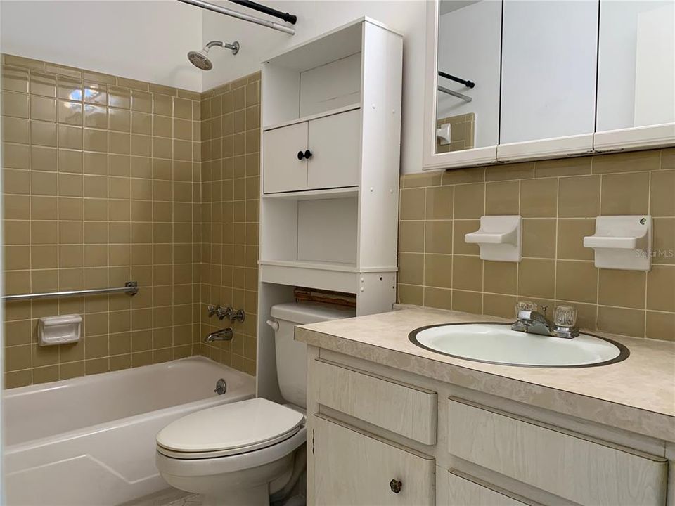 На продажу: $82,500 (2 спален, 1 ванн, 874 Квадратных фут)