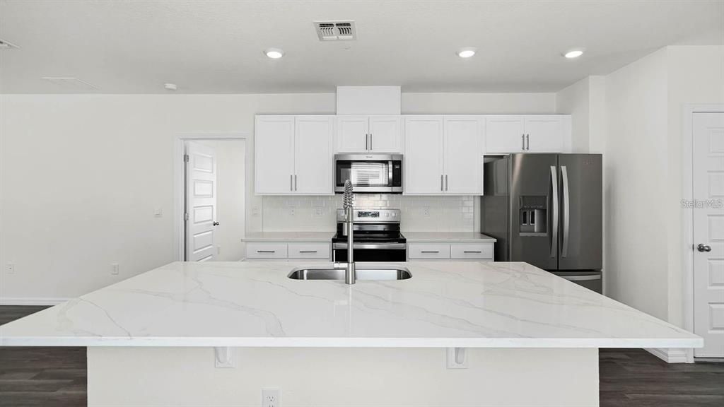 For Rent: $1,900 (3 beds, 2 baths, 1593 Square Feet)