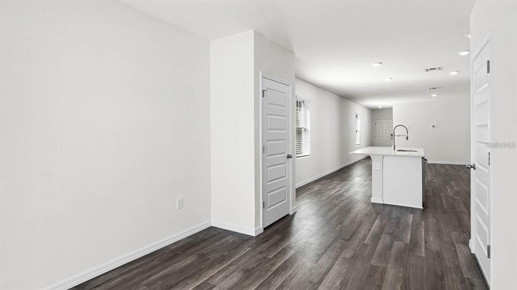 For Rent: $1,900 (3 beds, 2 baths, 1593 Square Feet)