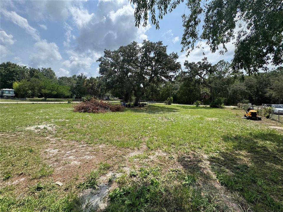 На продажу: $34,900 (0.41 acres)