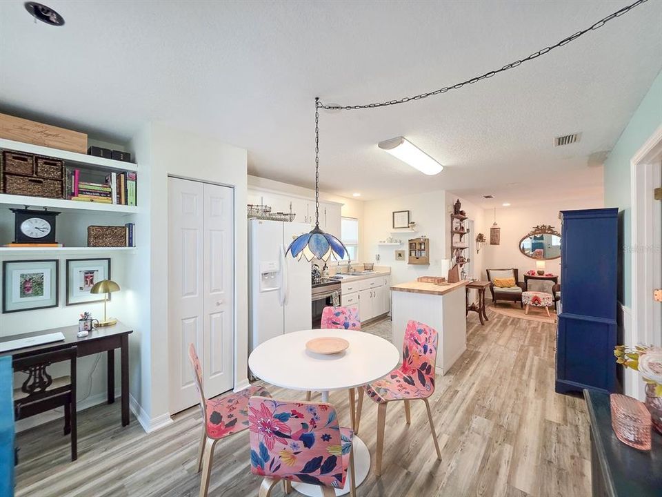 For Rent: $1,700 (1 beds, 1 baths, 720 Square Feet)