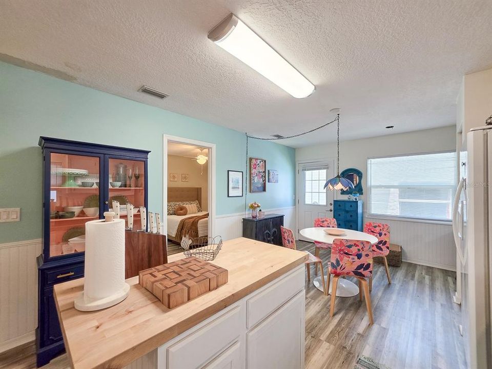 For Rent: $1,700 (1 beds, 1 baths, 720 Square Feet)