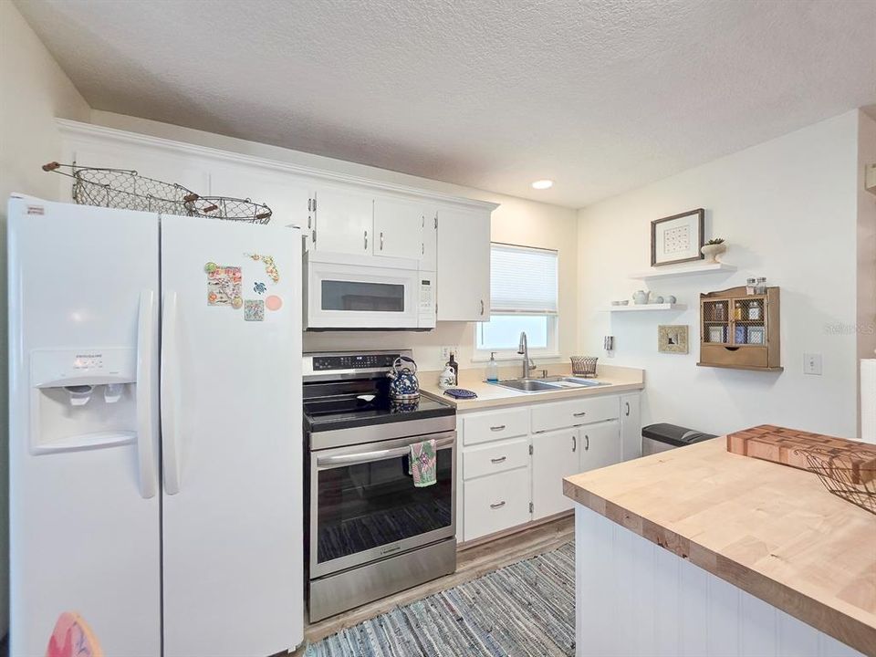 For Rent: $1,700 (1 beds, 1 baths, 720 Square Feet)