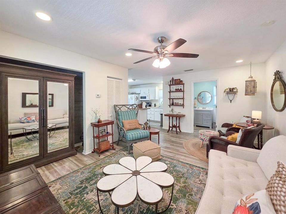 For Rent: $1,700 (1 beds, 1 baths, 720 Square Feet)