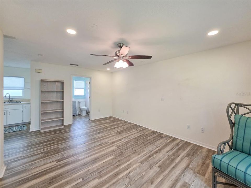 For Rent: $1,700 (1 beds, 1 baths, 720 Square Feet)