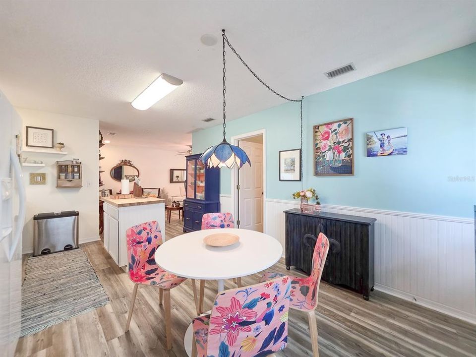 For Rent: $1,700 (1 beds, 1 baths, 720 Square Feet)