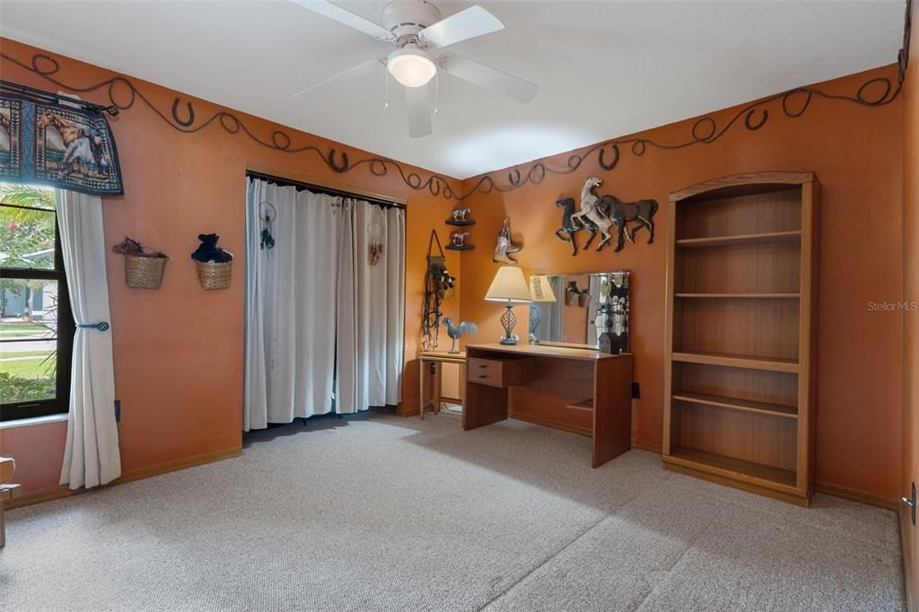 Activo con contrato: $354,900 (3 camas, 2 baños, 1701 Pies cuadrados)