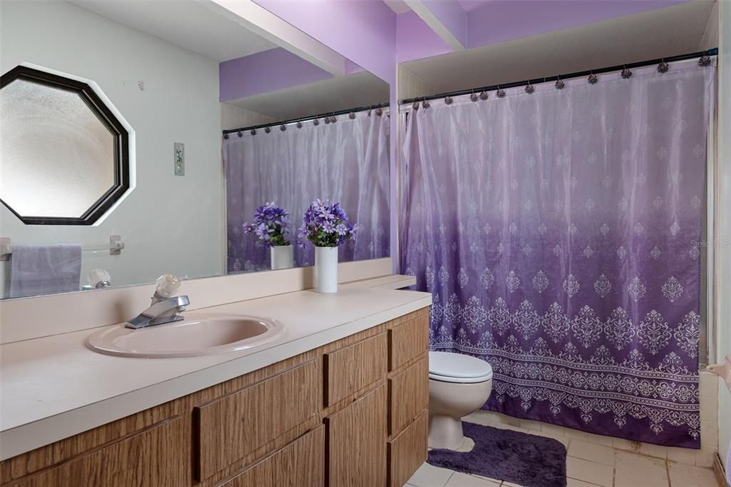 Activo con contrato: $354,900 (3 camas, 2 baños, 1701 Pies cuadrados)