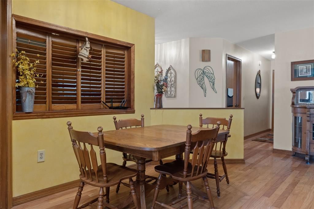 Activo con contrato: $354,900 (3 camas, 2 baños, 1701 Pies cuadrados)