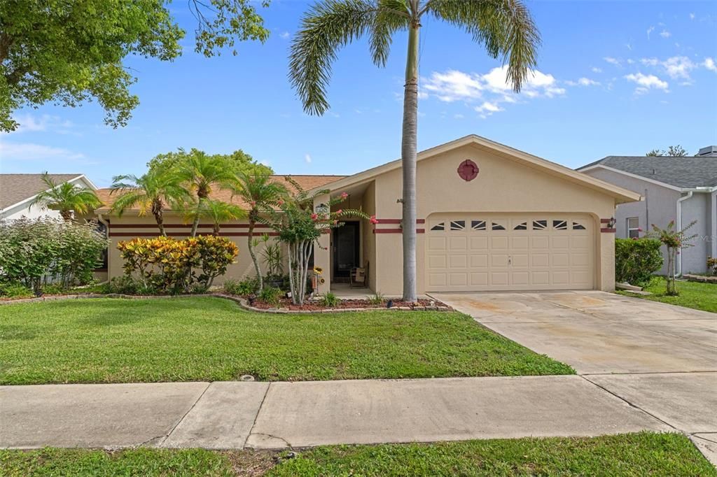 Activo con contrato: $354,900 (3 camas, 2 baños, 1701 Pies cuadrados)