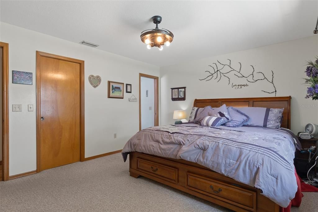 Activo con contrato: $354,900 (3 camas, 2 baños, 1701 Pies cuadrados)