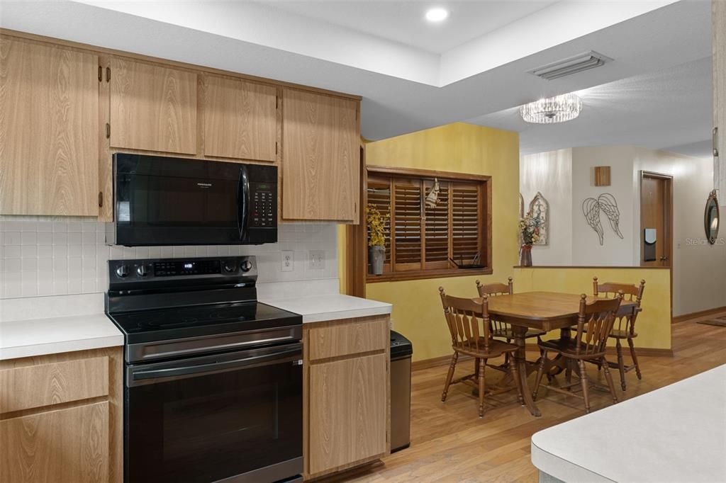 Activo con contrato: $354,900 (3 camas, 2 baños, 1701 Pies cuadrados)