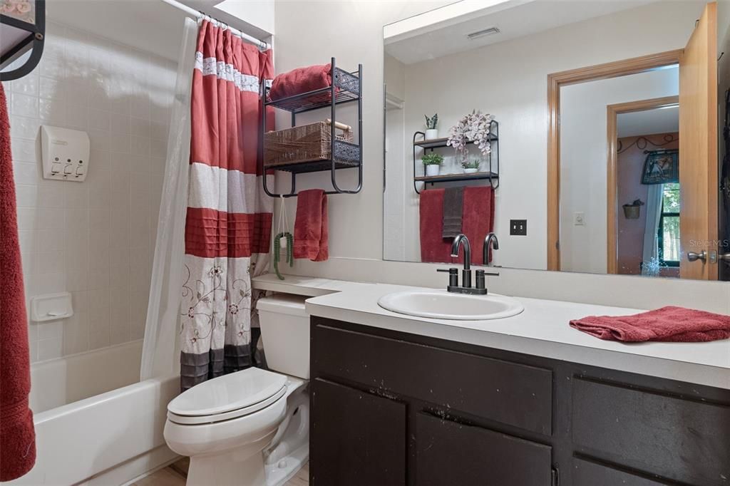 Activo con contrato: $354,900 (3 camas, 2 baños, 1701 Pies cuadrados)