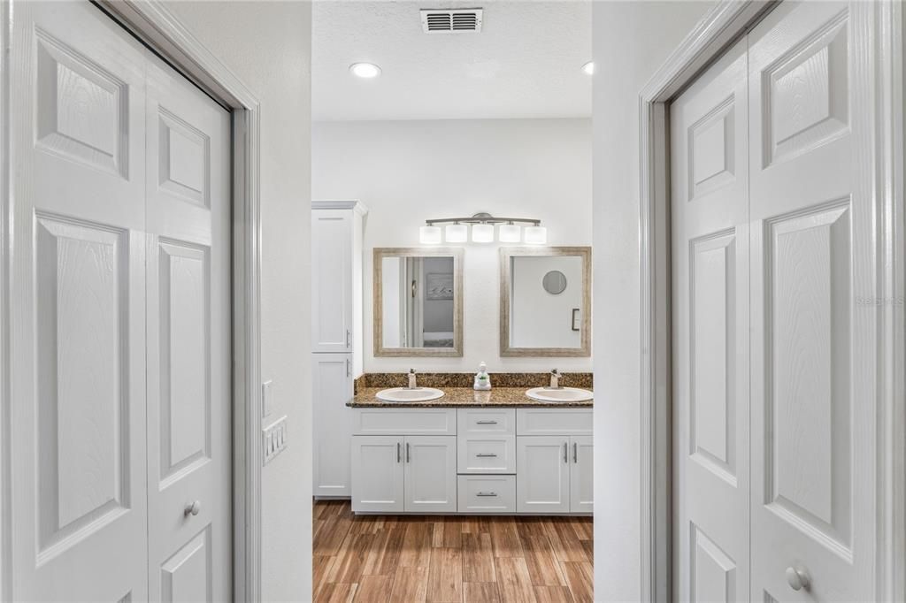 For Sale: $349,000 (2 beds, 2 baths, 1720 Square Feet)