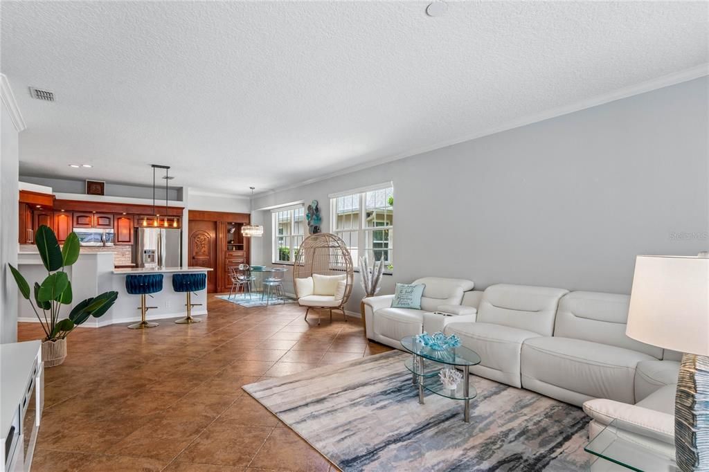 For Sale: $349,000 (2 beds, 2 baths, 1720 Square Feet)