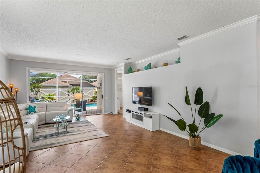 For Sale: $349,000 (2 beds, 2 baths, 1720 Square Feet)