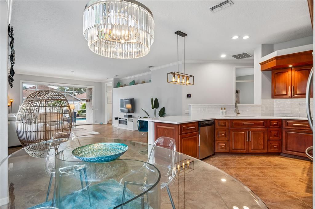 For Sale: $349,000 (2 beds, 2 baths, 1720 Square Feet)