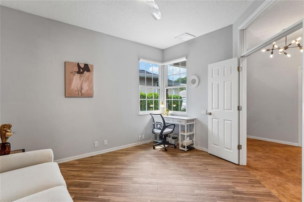For Sale: $349,000 (2 beds, 2 baths, 1720 Square Feet)