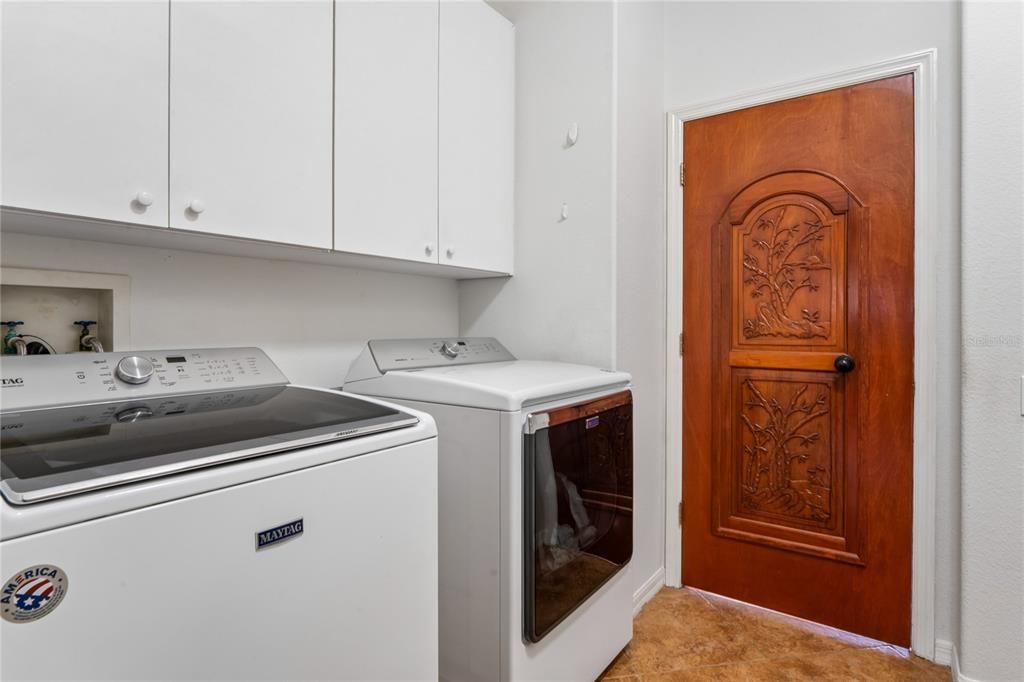 For Sale: $349,000 (2 beds, 2 baths, 1720 Square Feet)