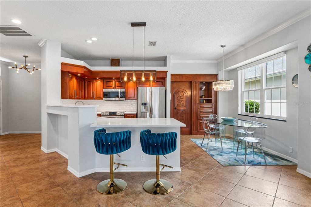 For Sale: $349,000 (2 beds, 2 baths, 1720 Square Feet)