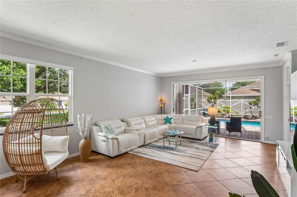For Sale: $349,000 (2 beds, 2 baths, 1720 Square Feet)