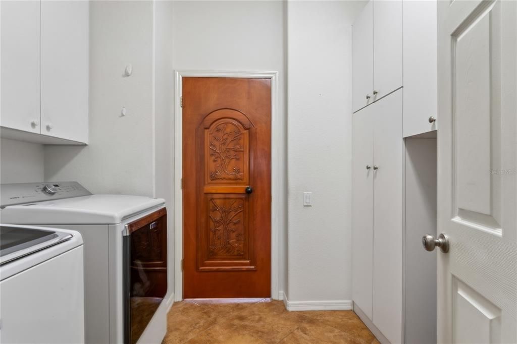 For Sale: $349,000 (2 beds, 2 baths, 1720 Square Feet)