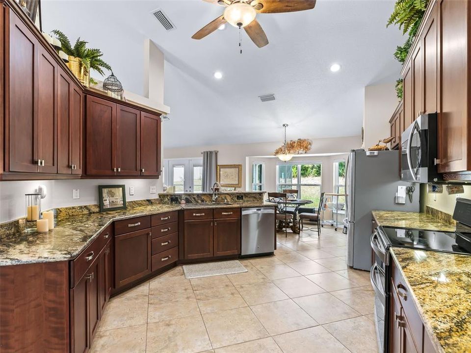 На продажу: $449,999 (4 спален, 2 ванн, 2448 Квадратных фут)