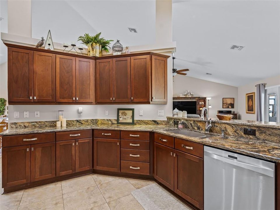 На продажу: $449,999 (4 спален, 2 ванн, 2448 Квадратных фут)