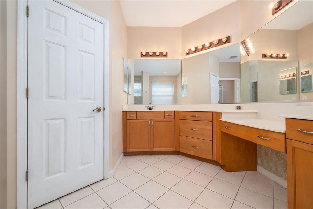 For Sale: $525,000 (4 beds, 3 baths, 2742 Square Feet)
