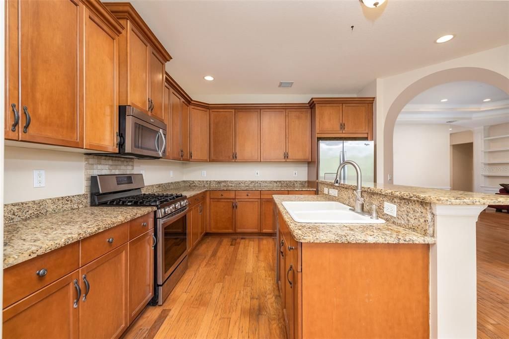 For Sale: $525,000 (4 beds, 3 baths, 2742 Square Feet)