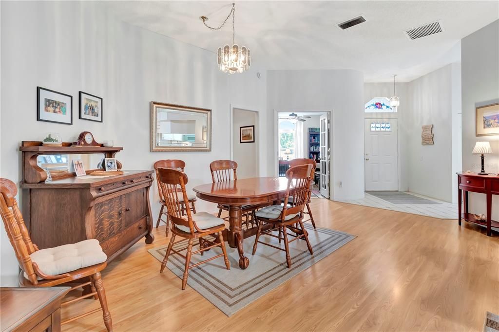 For Sale: $225,000 (3 beds, 2 baths, 1349 Square Feet)