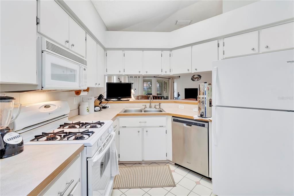 For Sale: $225,000 (3 beds, 2 baths, 1349 Square Feet)
