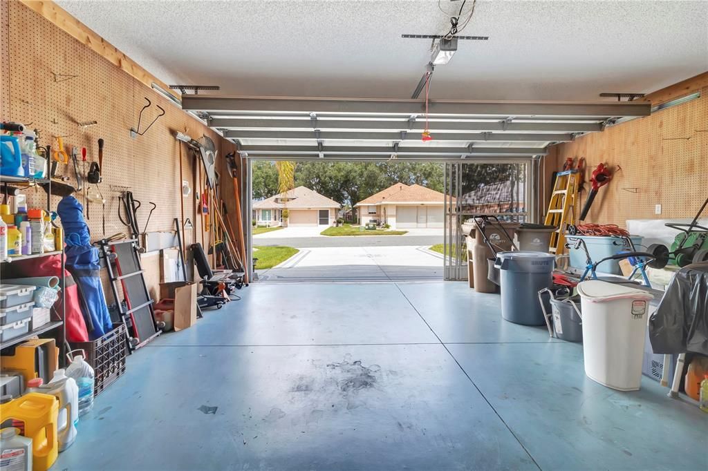 For Sale: $225,000 (3 beds, 2 baths, 1349 Square Feet)