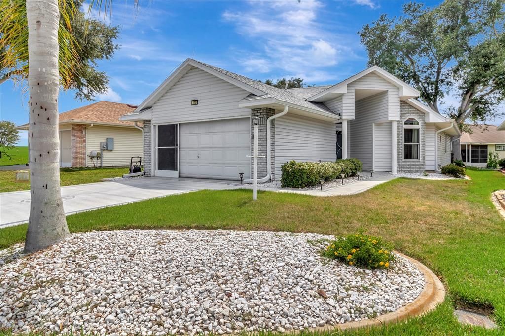 For Sale: $225,000 (3 beds, 2 baths, 1349 Square Feet)