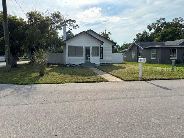 For Sale: $245,000 (2 beds, 1 baths, 816 Square Feet)