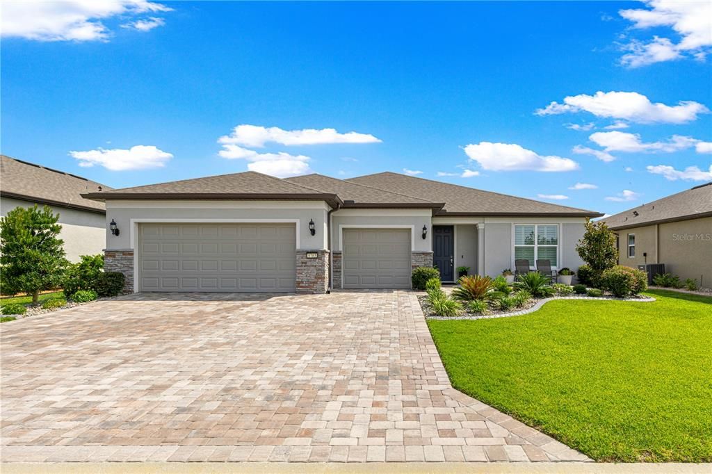 For Sale: $715,880 (3 beds, 2 baths, 2261 Square Feet)