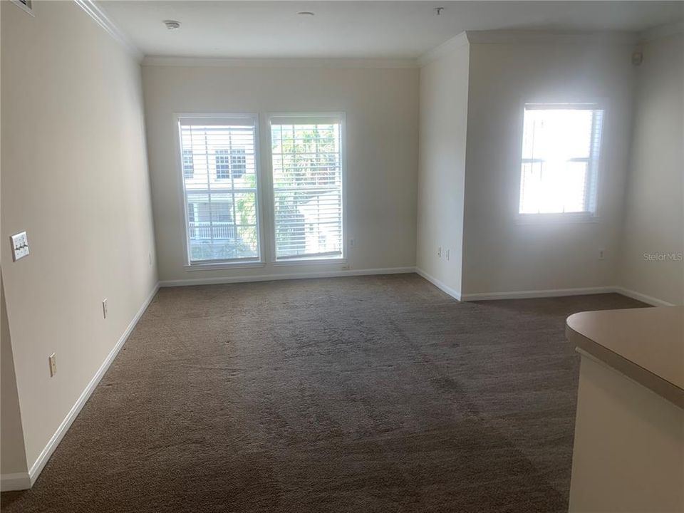 For Rent: $1,850 (1 beds, 1 baths, 830 Square Feet)