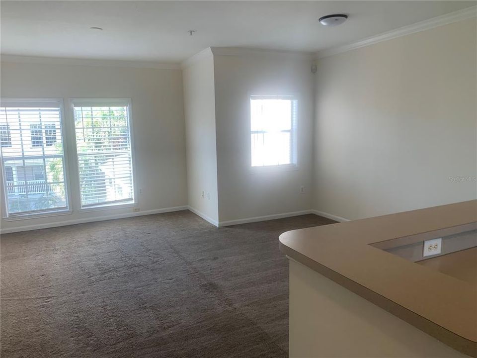 For Rent: $1,850 (1 beds, 1 baths, 830 Square Feet)