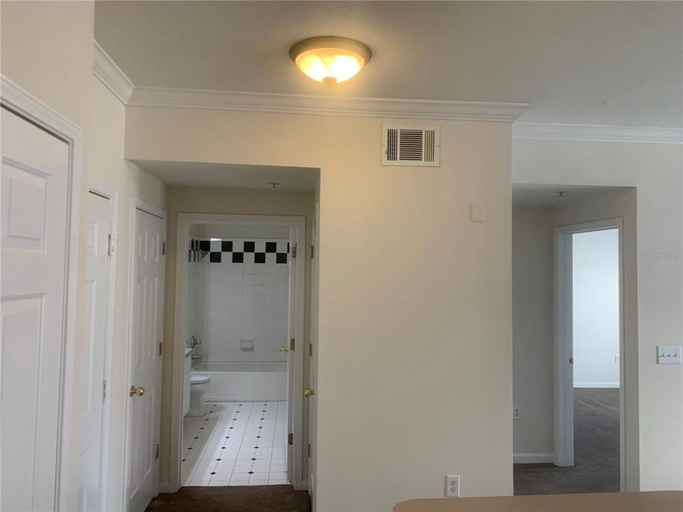 For Rent: $1,850 (1 beds, 1 baths, 830 Square Feet)