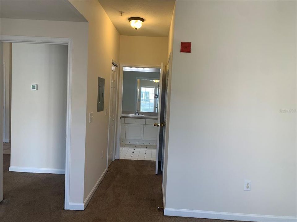 For Rent: $1,850 (1 beds, 1 baths, 830 Square Feet)