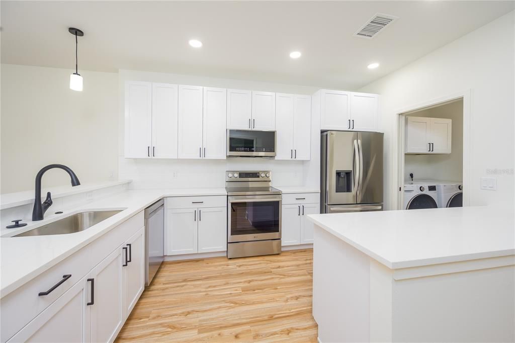 For Rent: $2,100 (2 beds, 2 baths, 1162 Square Feet)