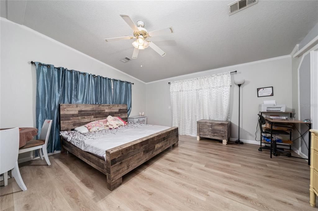 На продажу: $189,900 (3 спален, 2 ванн, 1352 Квадратных фут)