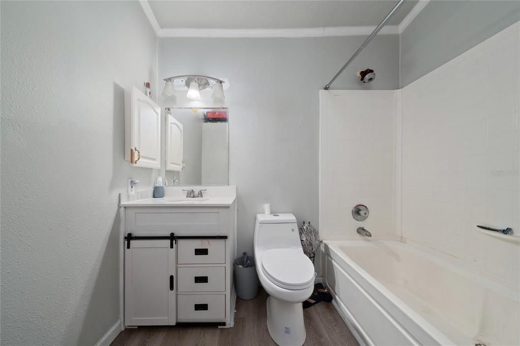 На продажу: $189,900 (3 спален, 2 ванн, 1352 Квадратных фут)