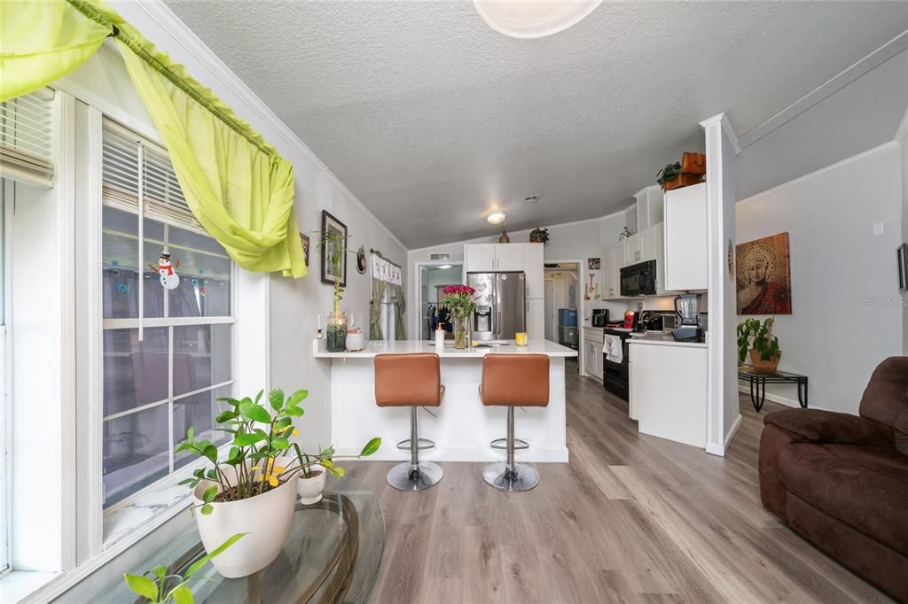 На продажу: $189,900 (3 спален, 2 ванн, 1352 Квадратных фут)
